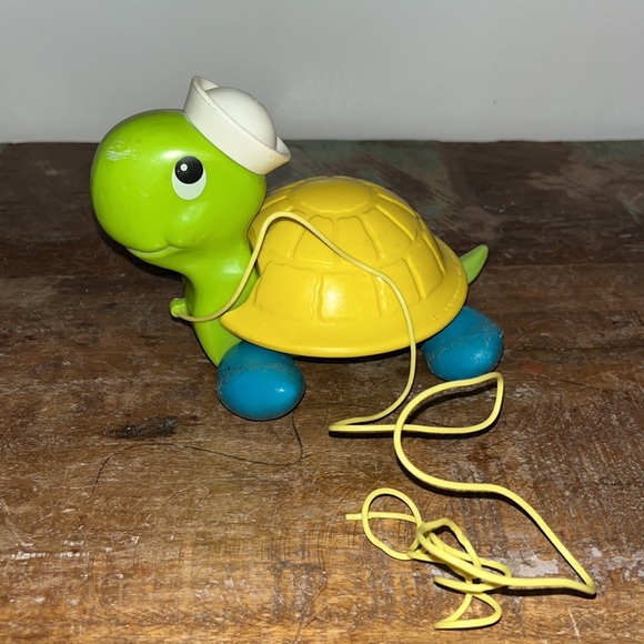Fisher price in 1977 turtle pull toy wearing a sailor hat - Picture 9 of 9